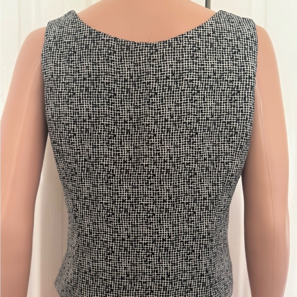 Positive Attitude Monochrome Geometric Blouse size: 8 - Picture 4 of 5